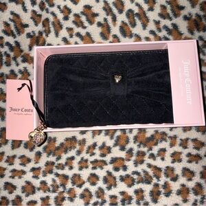 NWT Juicy Couture Liquorice Velvet Tied With a Bow Large Zip Around Wallet